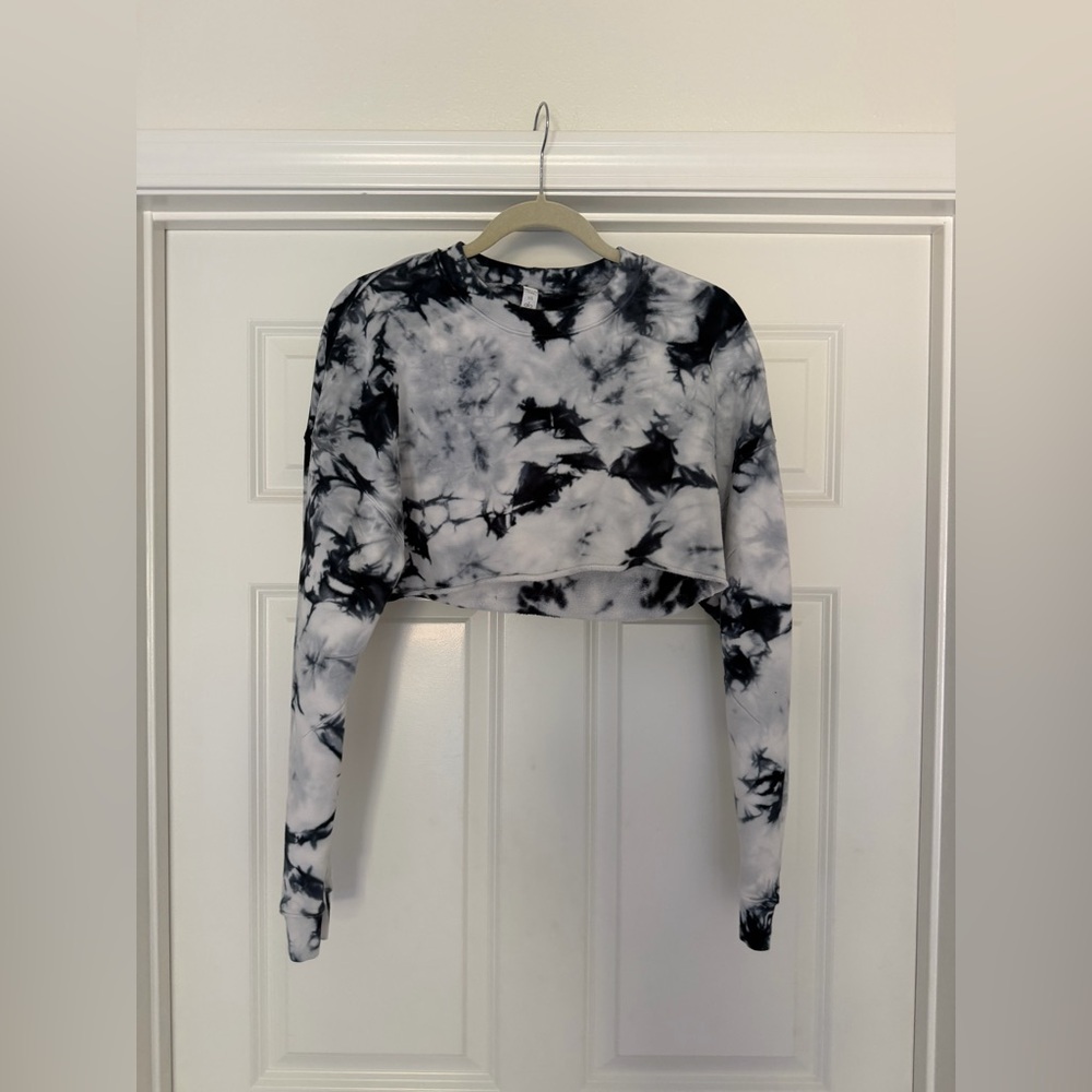 ALO Yoga Black & White Tie-Dye Cropped Sweatshirt
